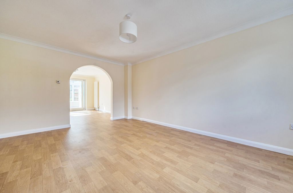 Additional image 4 of 4 bed detached house for saleOaktree Drive, Hook, Hampshire RG27