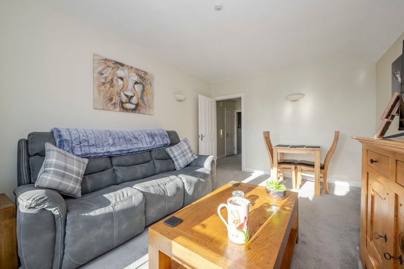 2 bed flat for saleMutton Hall Hill, Heathfield TN21 photo 4