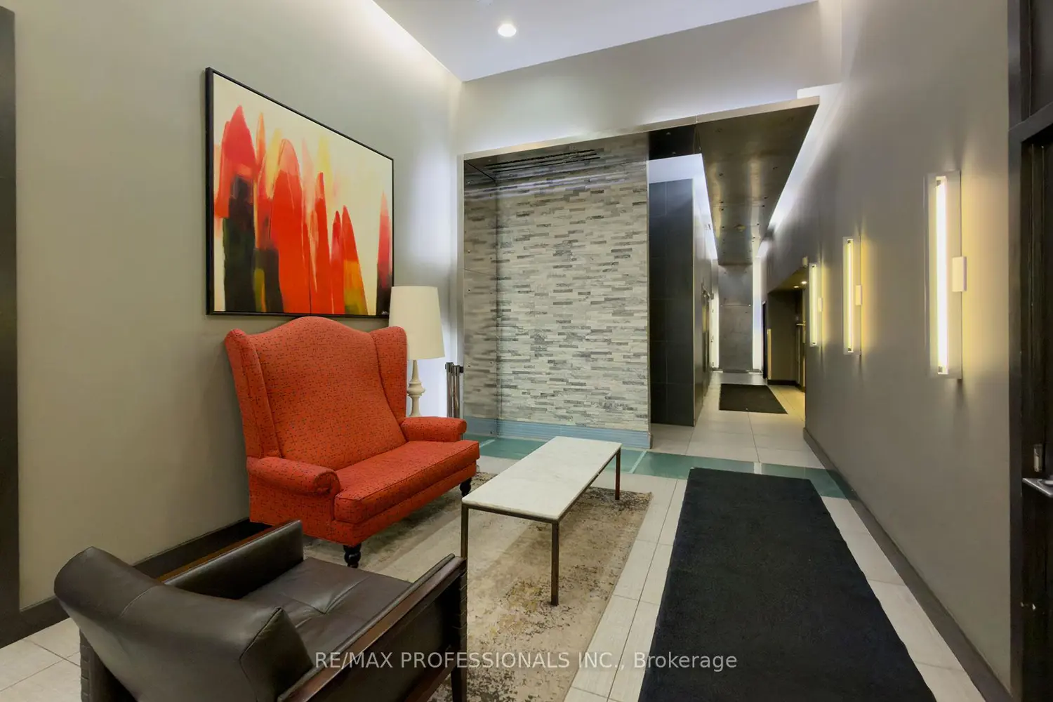 Additional image 2 of 1040 The Queensway 704