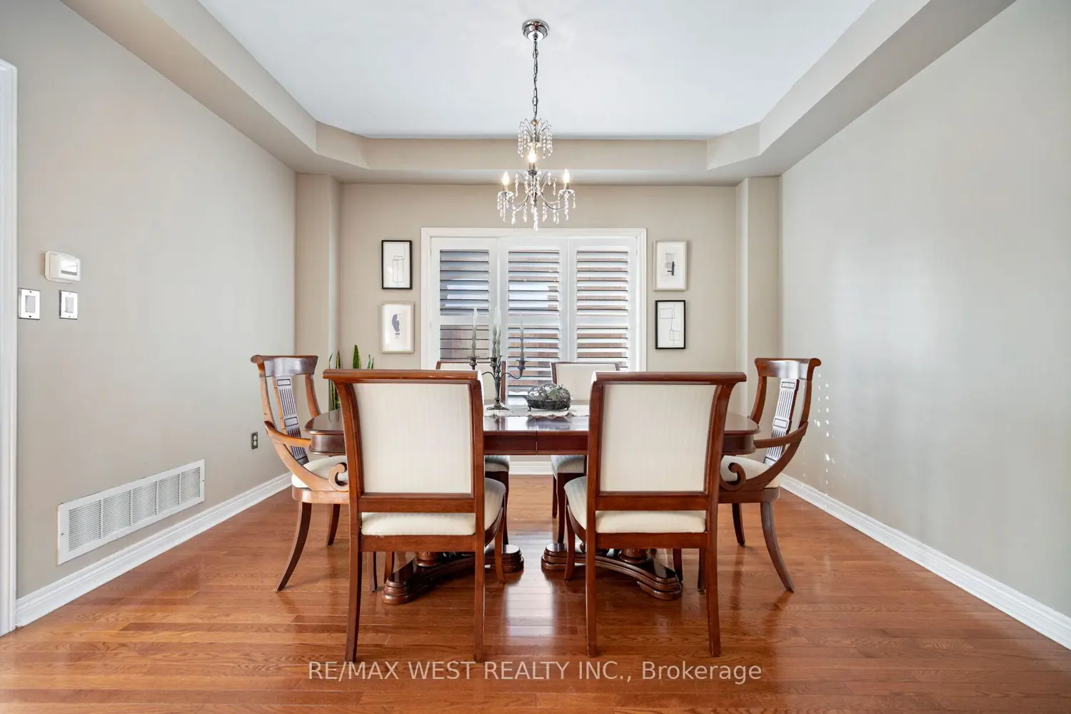 3374 Artesian Drive photo 3
