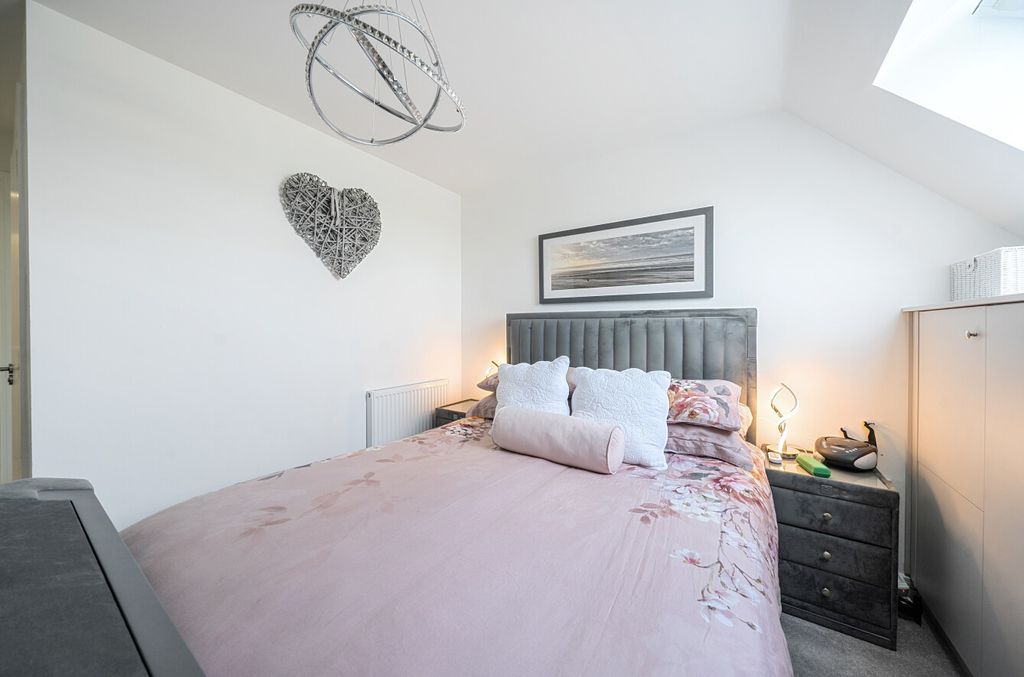 Additional image 11 of 2 bed flat for saleStation Road, Hook, Hampshire RG27