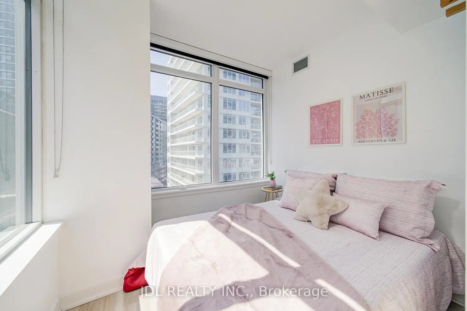Additional image 9 of 17 Bathurst Street 902