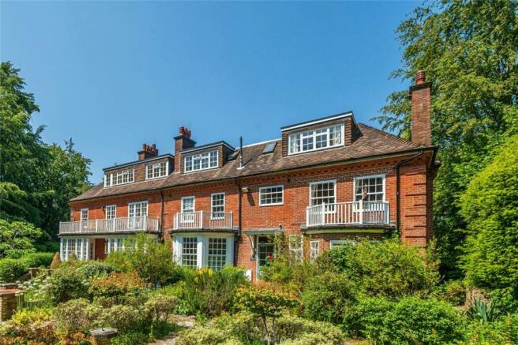 2 bed flat for saleFarnham Lane, Thursley House Farnham Lane GU27