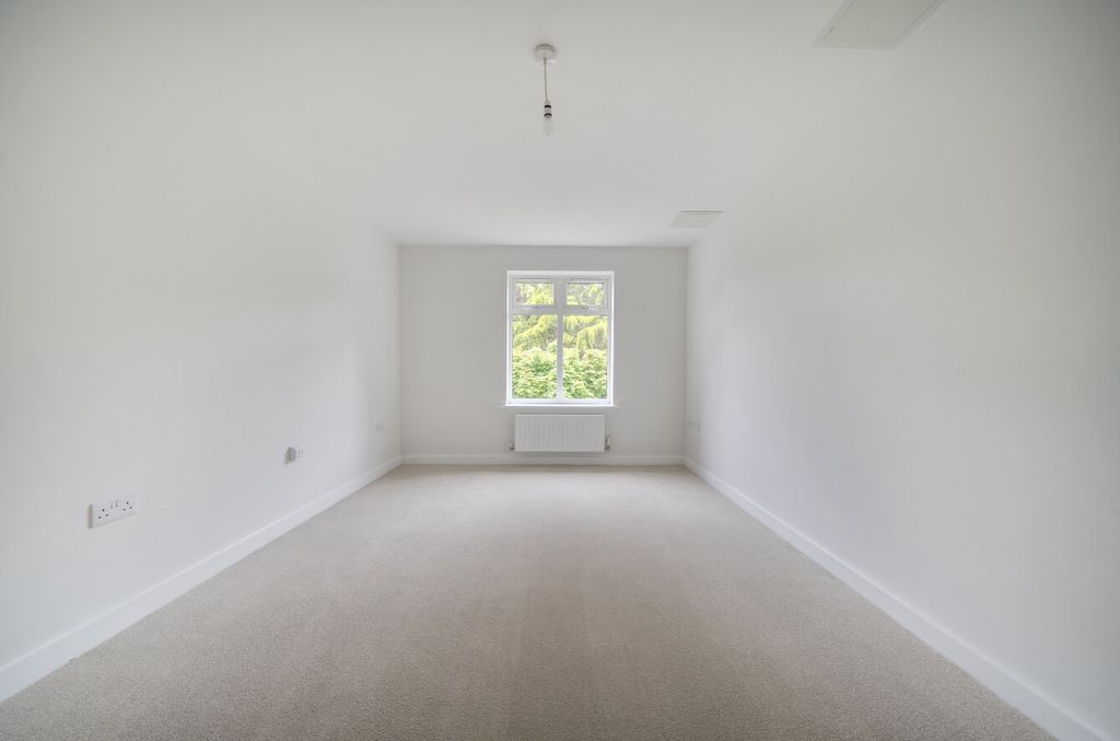 Additional image 18 of 2 bed flat for saleBeacon Crescent, Hindhead, Surrey GU26