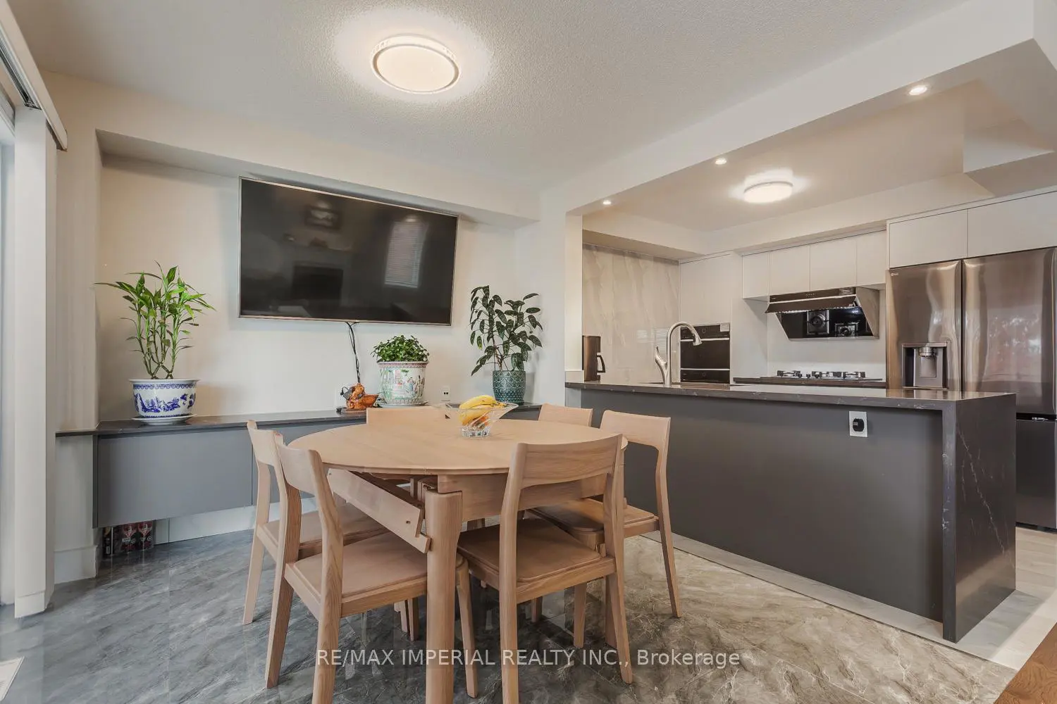 85 Maple Ridge Crescent photo 5
