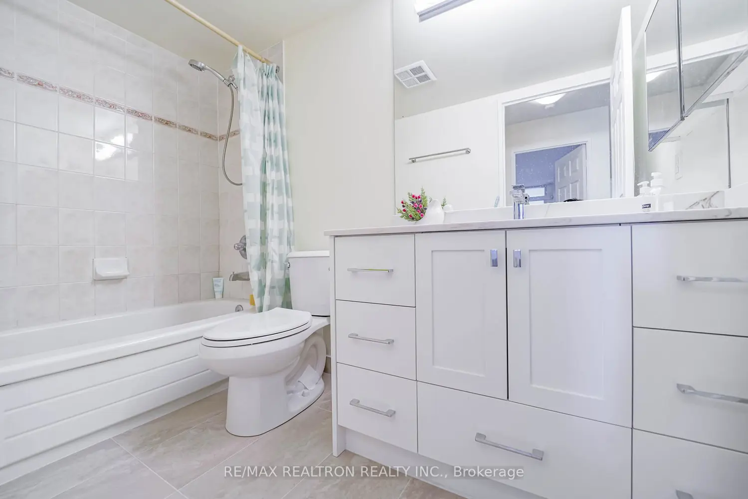 Additional image 19 of 256 Doris Avenue 511