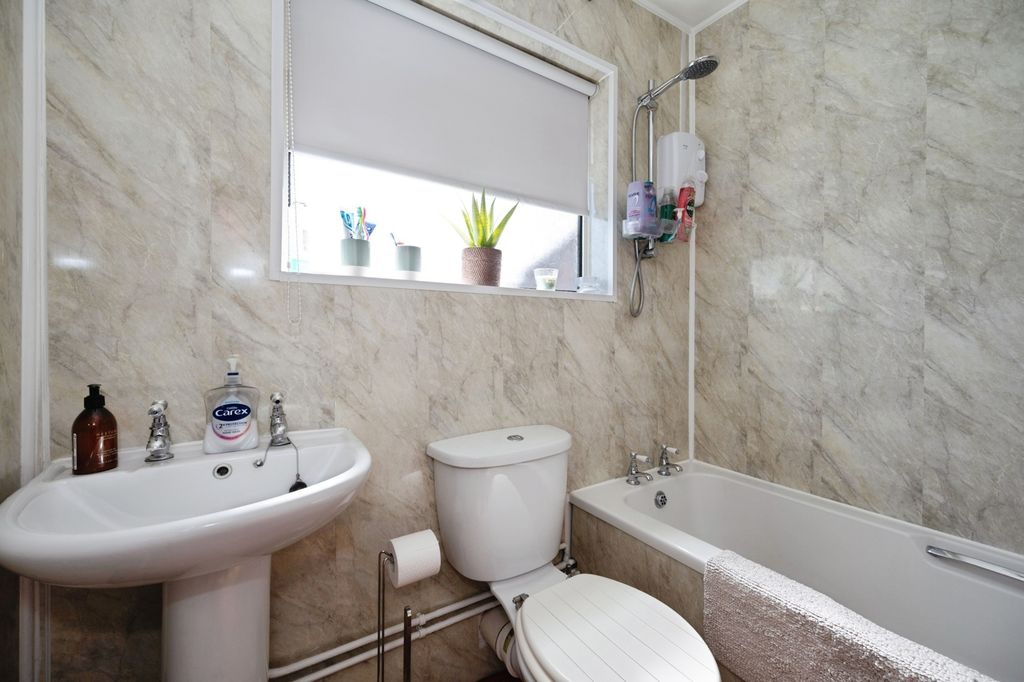 Additional image 6 of 2 bed flat for saleSouthwood Road, Hayling Island, Hampshire PO11