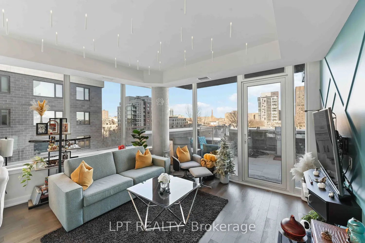 111 Champagne Avenue 307