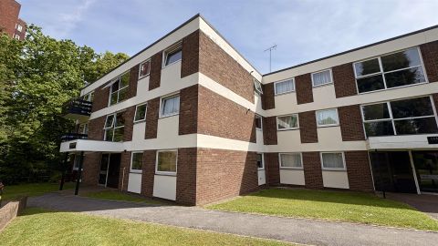 James Court, Moseley B13