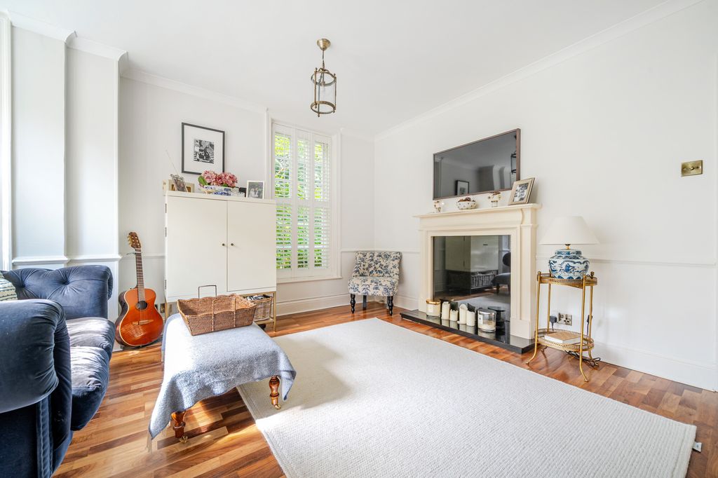 2 bed flat for saleFarnham Lane, Haslemere GU27