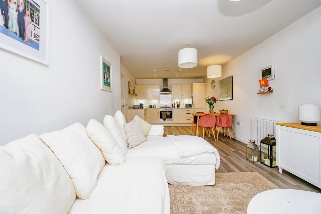 Additional image 13 of 2 bed flat for saleFrogmore Road, Hemel Hempstead HP3