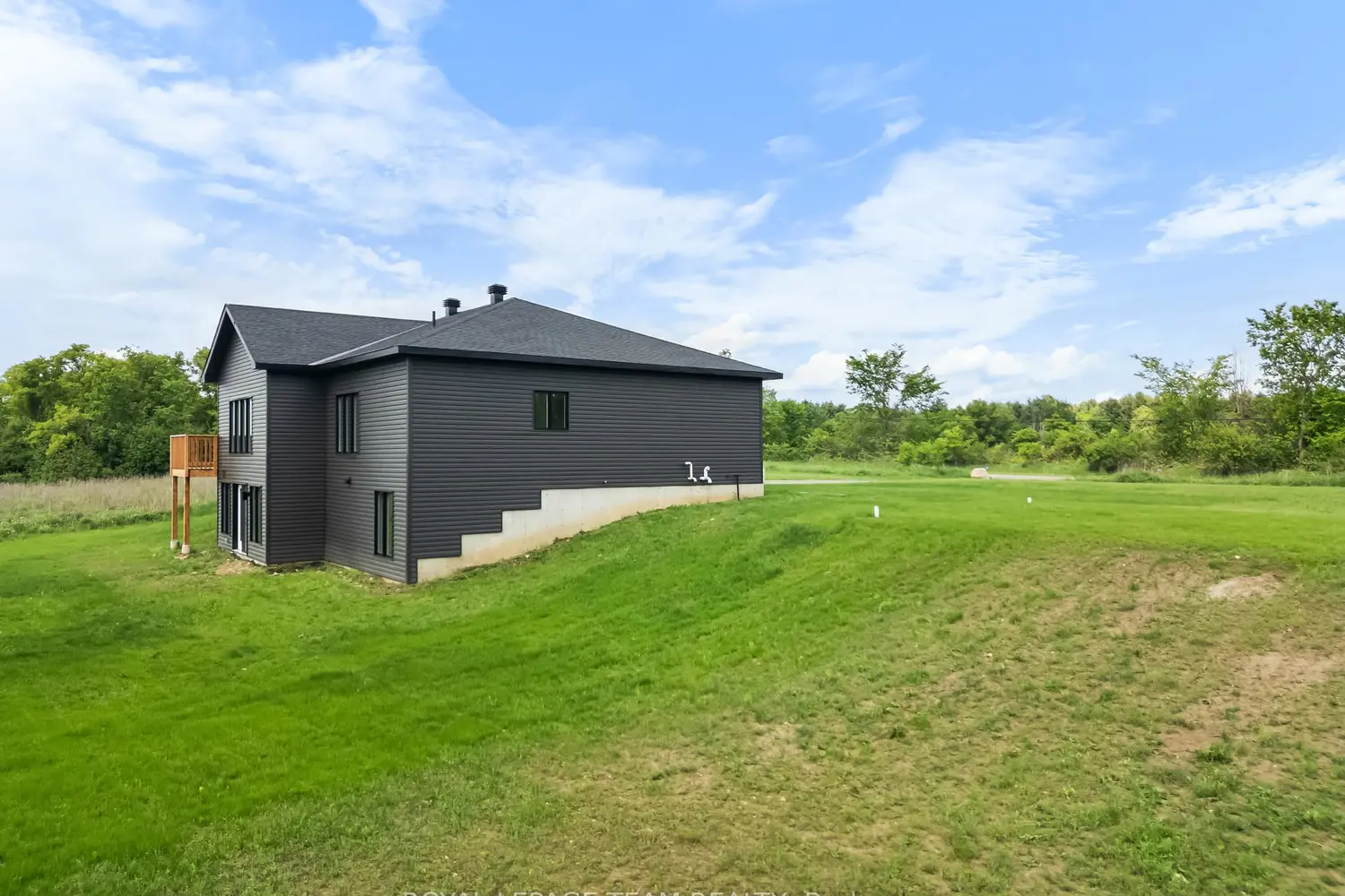 465 Pioneer Road photo 4
