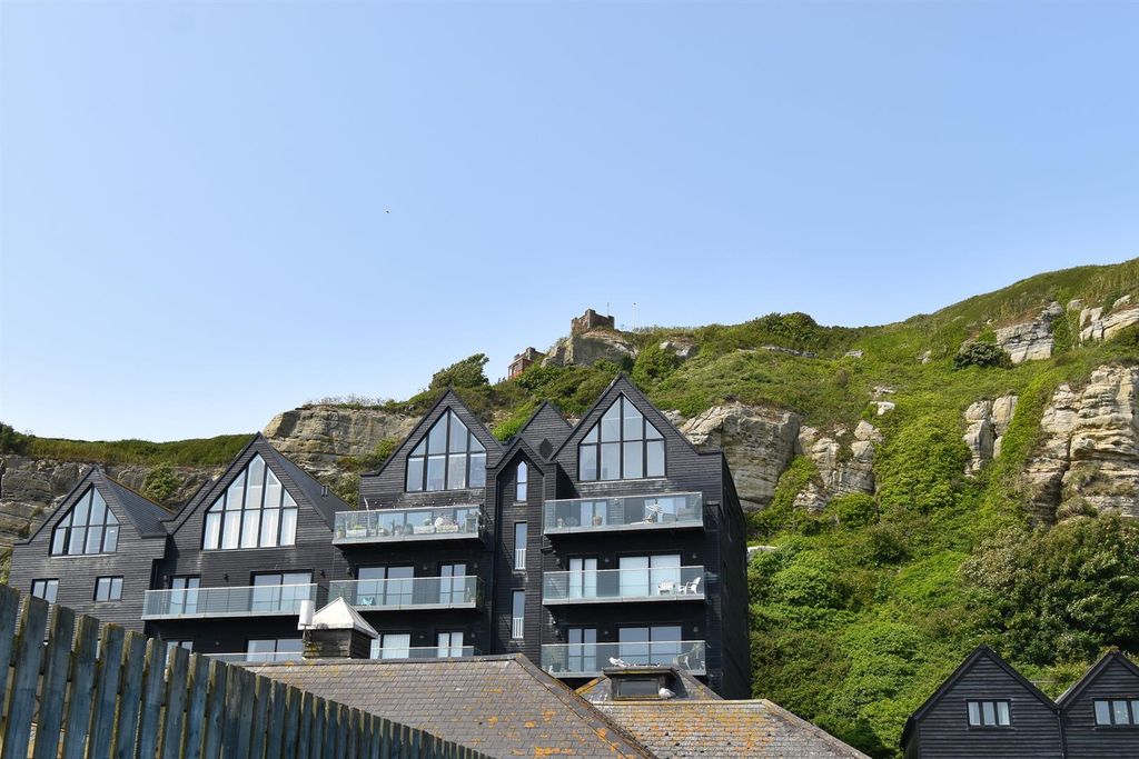 2 bed flat for saleRock-A-Nore Road, Hastings TN34