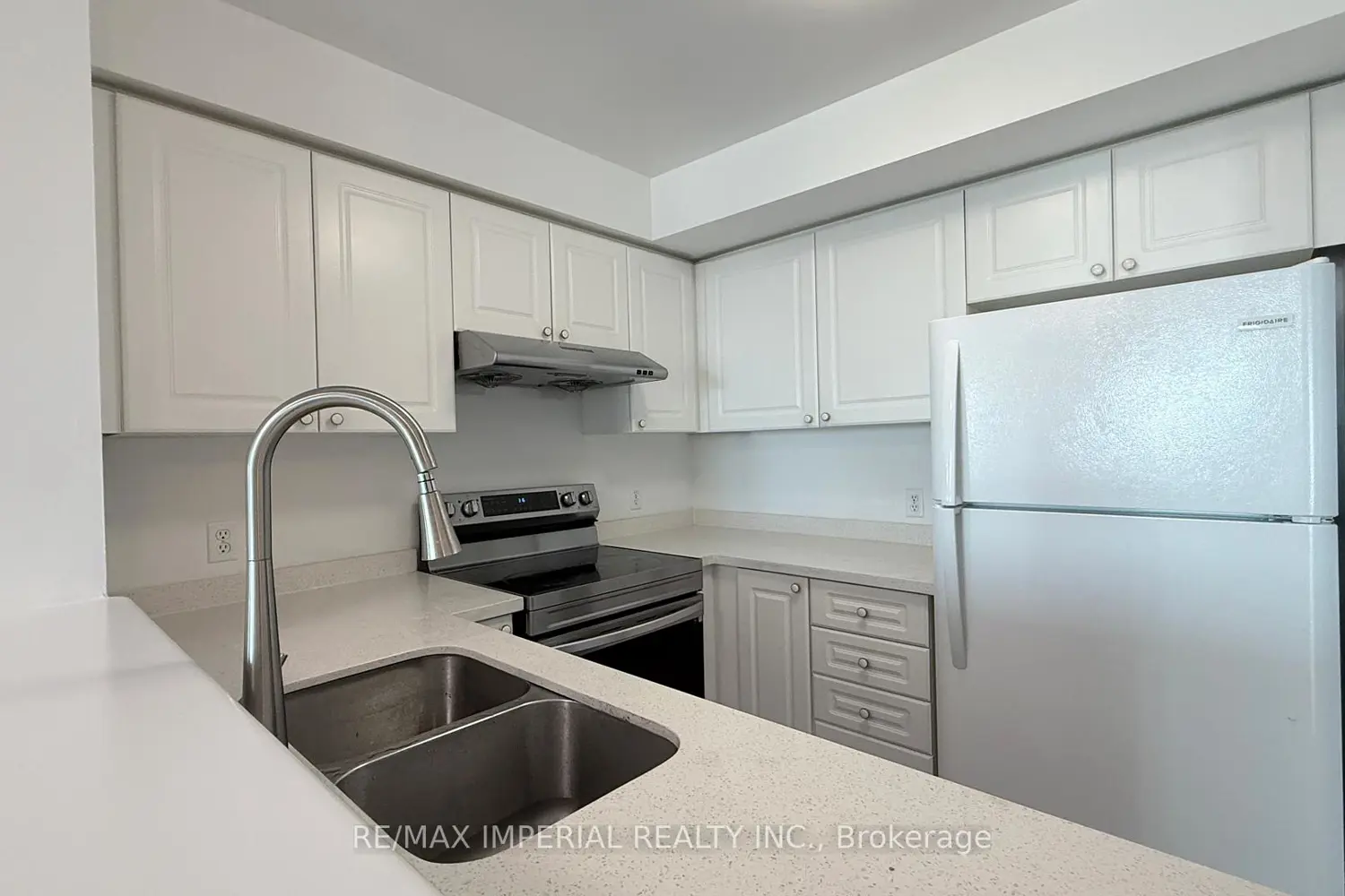 1 Lee Centre Drive 2209 photo 4