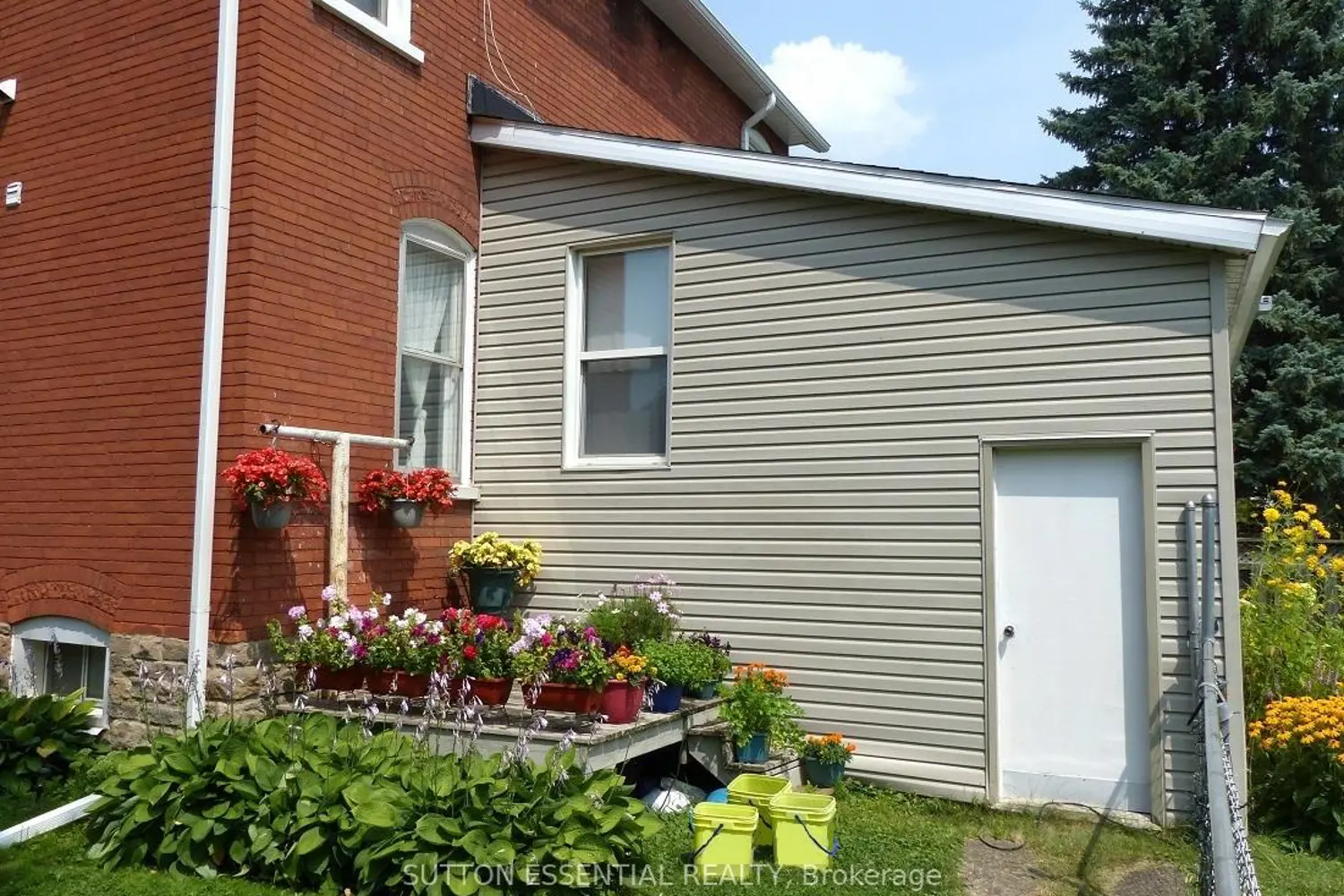 71 Russell Street photo 2
