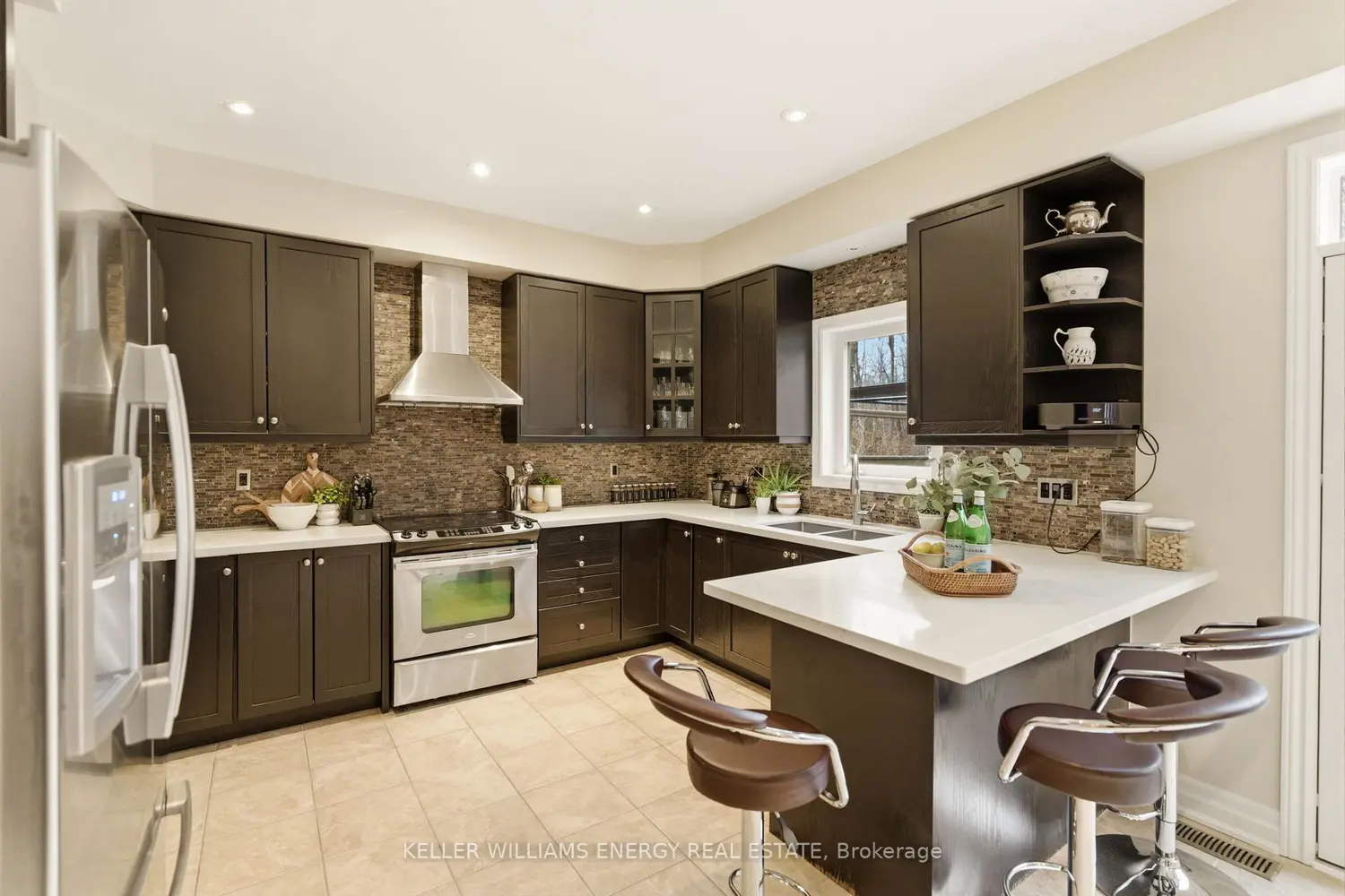 568 George Reynolds Drive photo 3