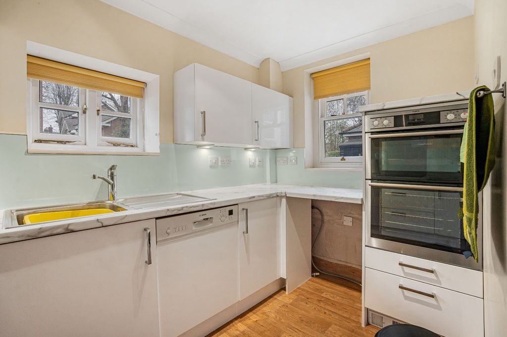 Additional image 3 of 2 bed flat for saleMilton Road, Harpenden AL5