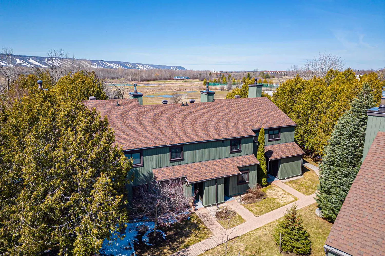 172 Escarpment Crescent