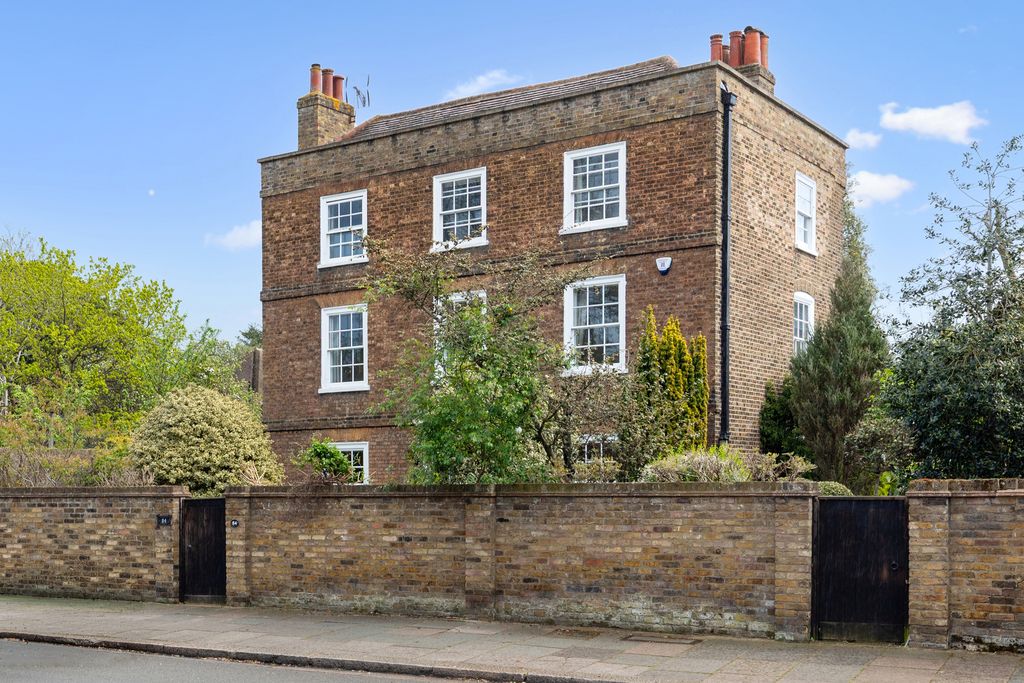 5 bed detached house for saleHigh Street, Hampton TW12