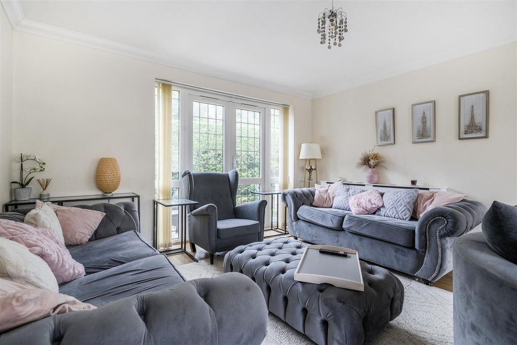 Additional image 21 of 6 bed detached house for saleMerlewood Close, High Wycombe HP11