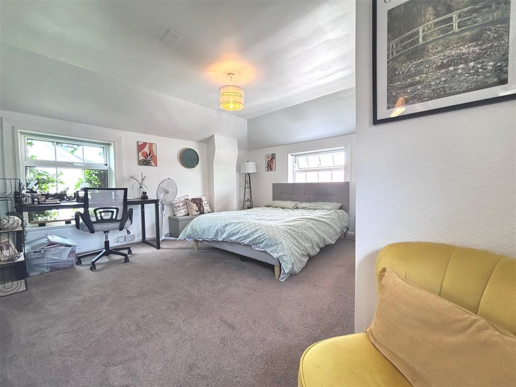 2 bed flat for saleHigh Street, Henfield BN5