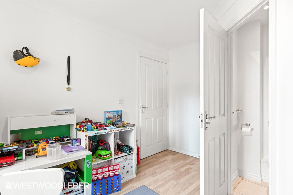 Additional image 10 of 2 bed flat for saleTaverners Way, Hoddesdon EN11