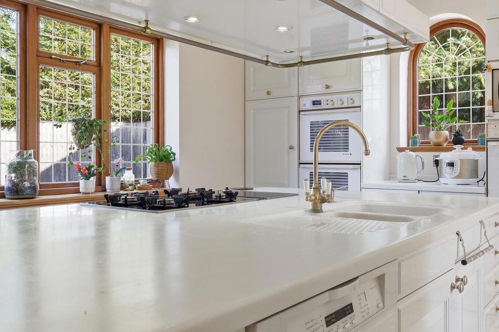 Additional image 2 of 6 bed detached house for saleWest Common Close, Harpenden AL5
