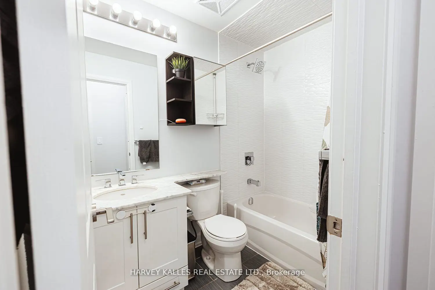 Additional image 13 of 216 Oak Park Boulevard 227
