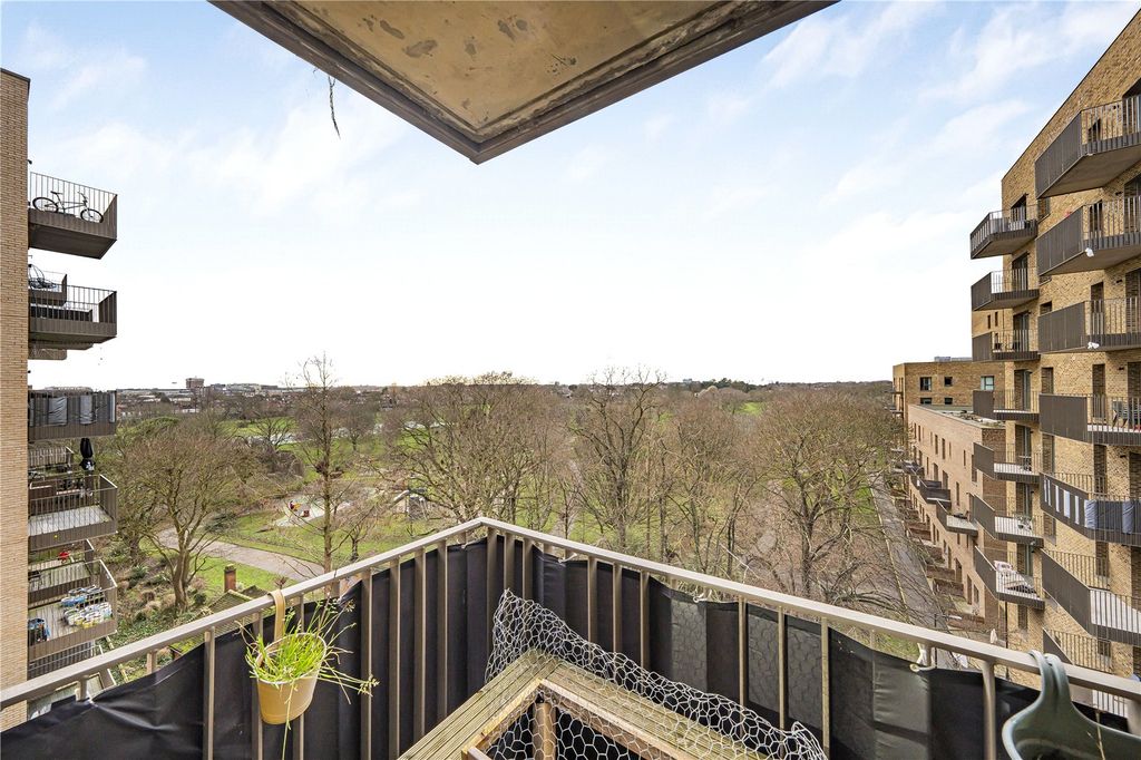 Additional image 3 of 2 bed flat for saleClovelly Road, Hounslow TW3