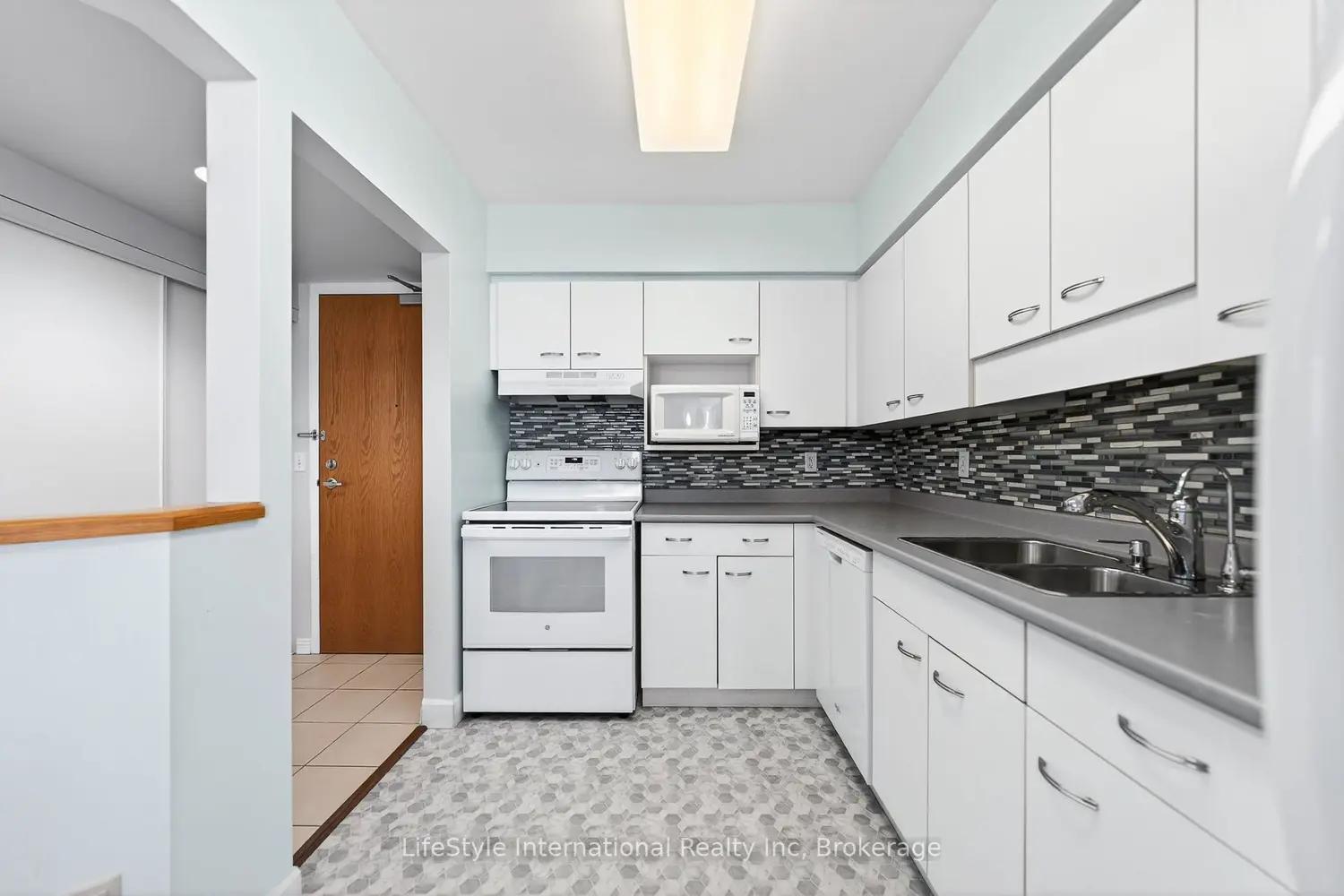 208 Silvercreek Parkway 306