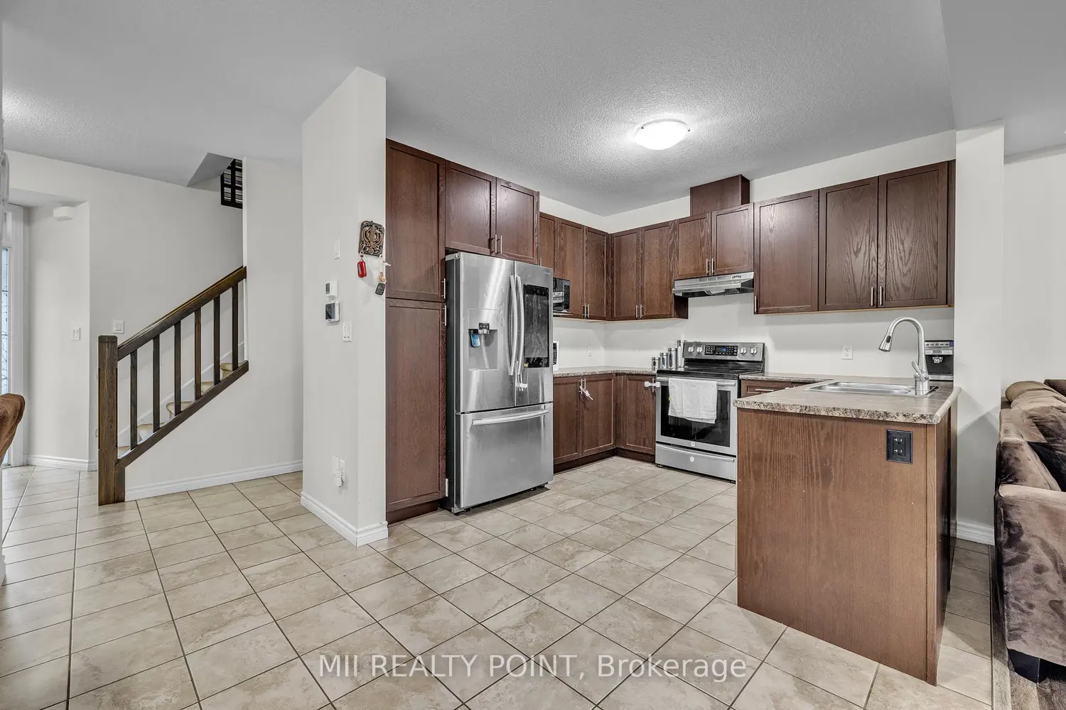 145 Links Crescent photo 5