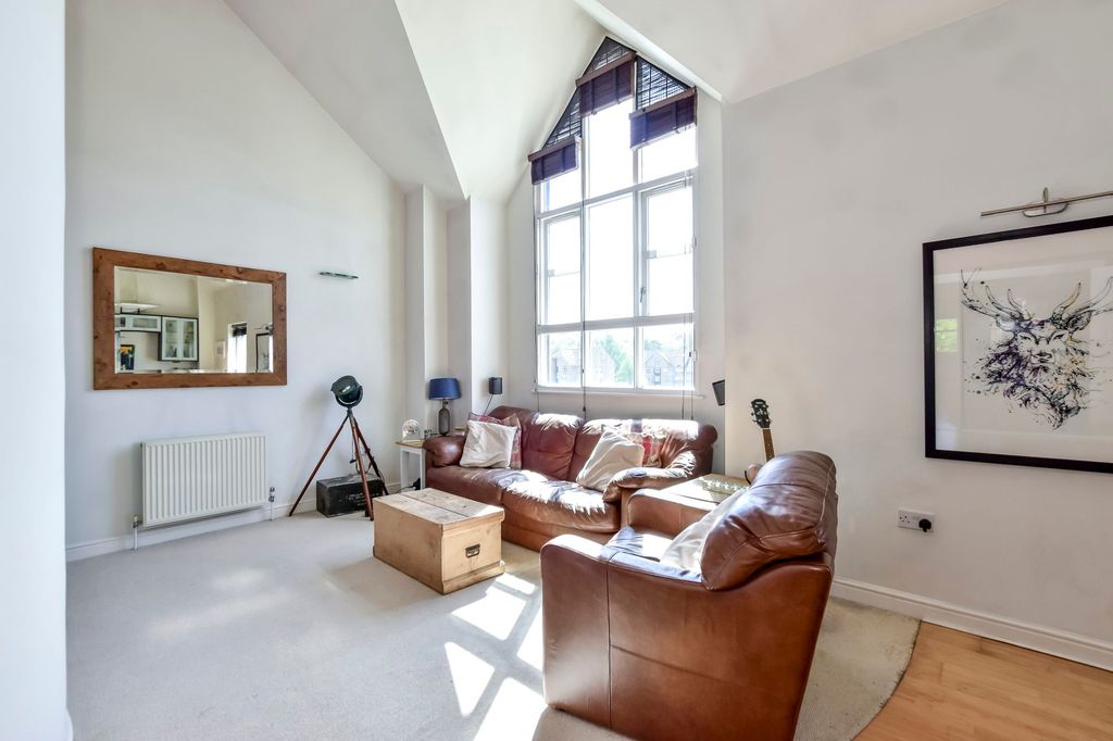 Additional image 2 of 3 bed flat for saleEvans Wharf, Hemel Hempstead HP3