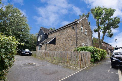 Hadleigh Walk, Beckton E6