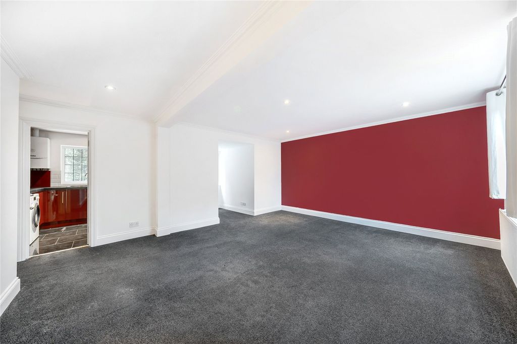 Additional image 4 of 2 bed flat for saleHindhead, Surrey GU26