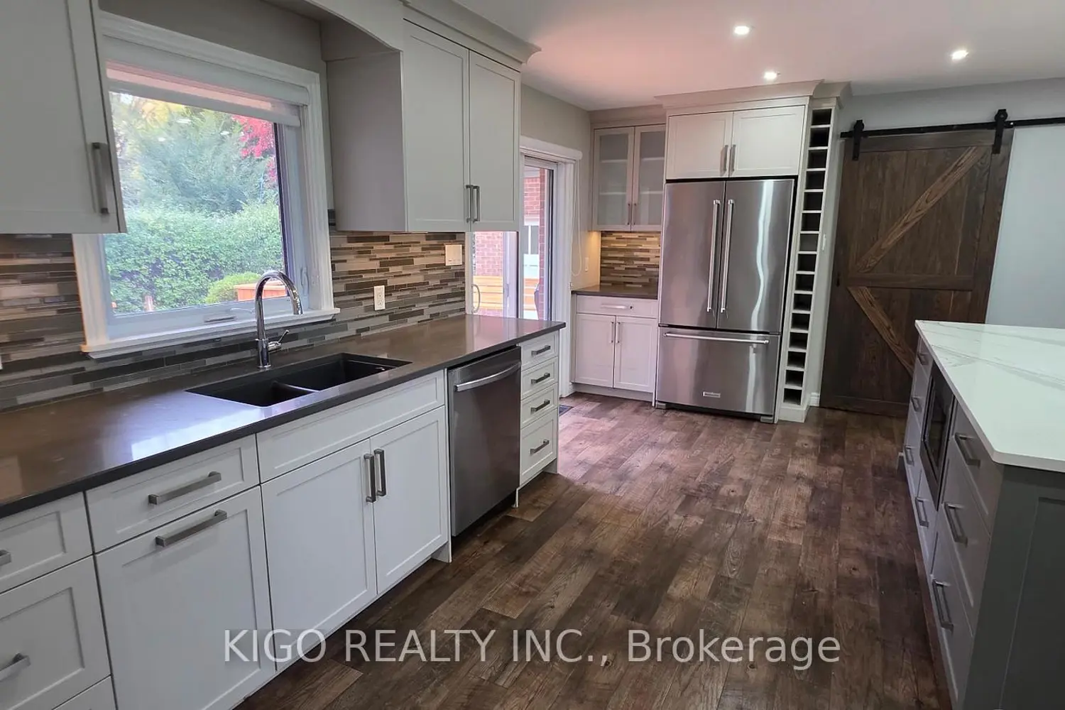2320 Hyde Park Road photo 4