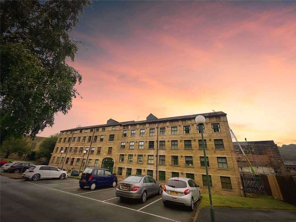 1 bed flat for saleBurdett Court, Navigation Rise, Milnsbridge, Huddersfield HD3