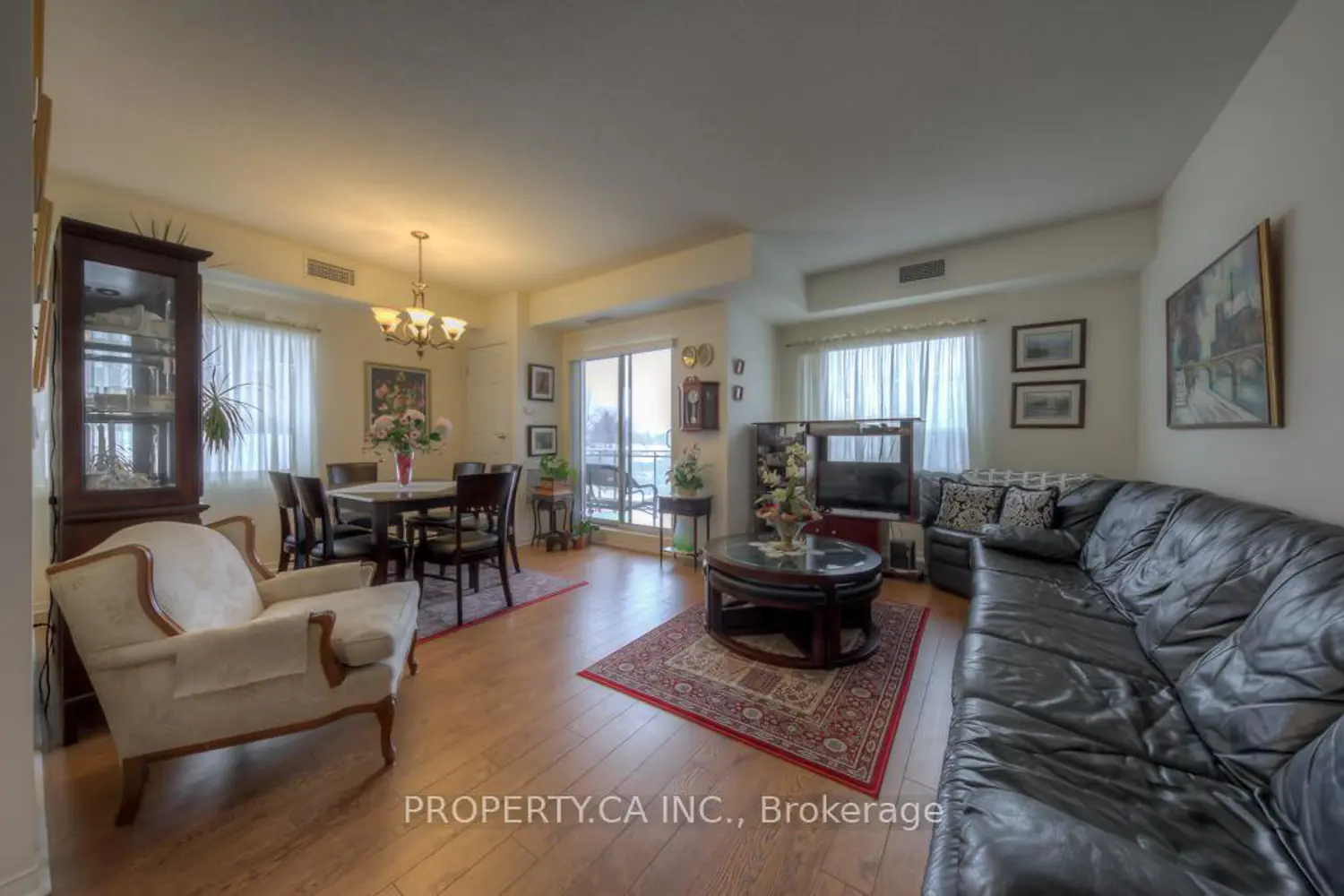 778 Sheppard Avenue 301 photo 2