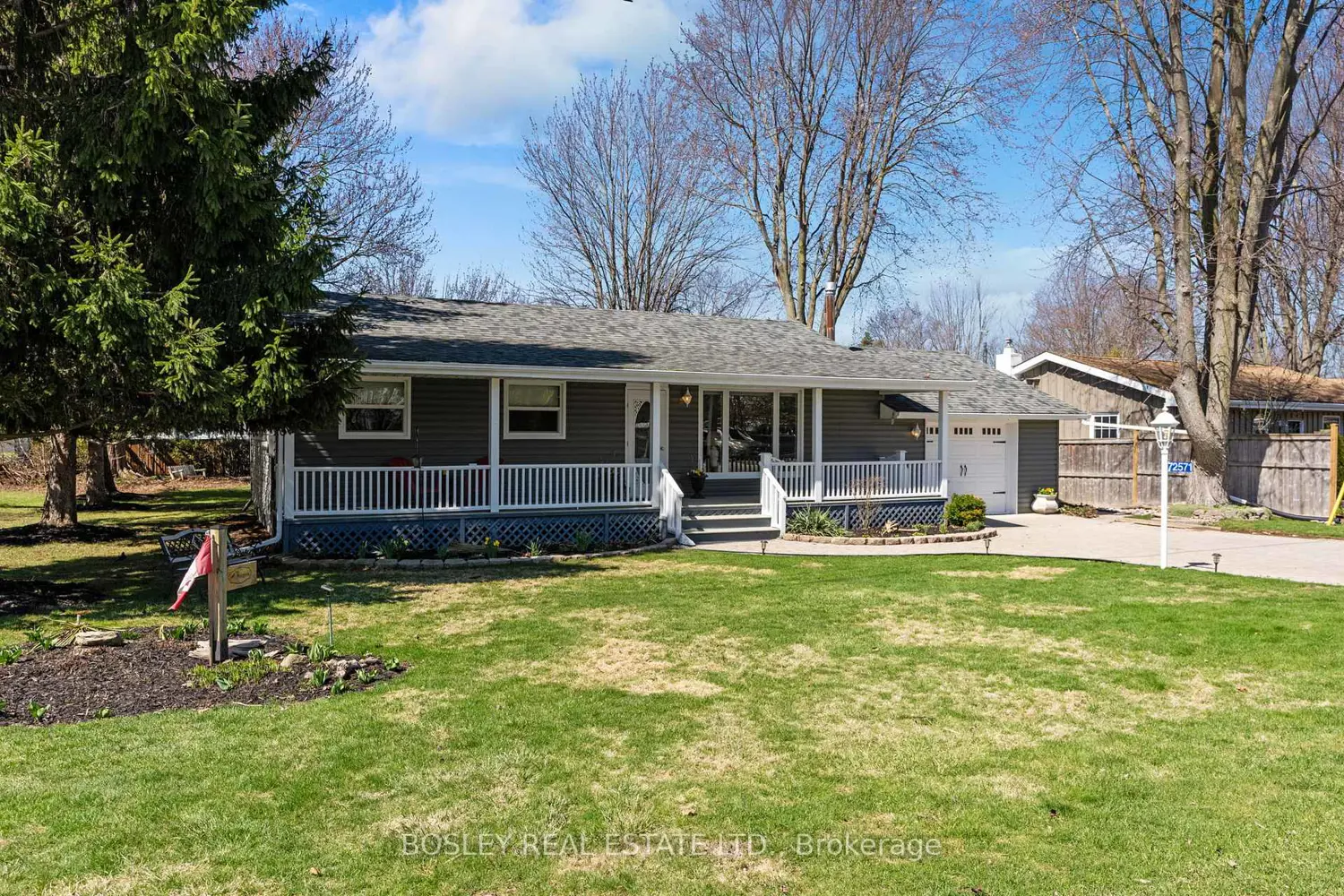 72571 Duchess Crescent photo 2