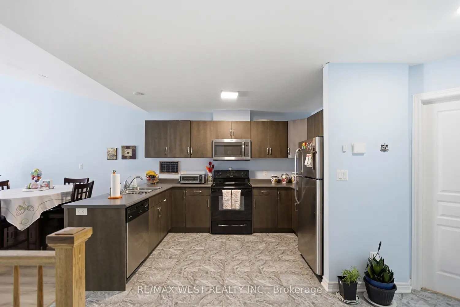 170 Silverwood Avenue photo 4