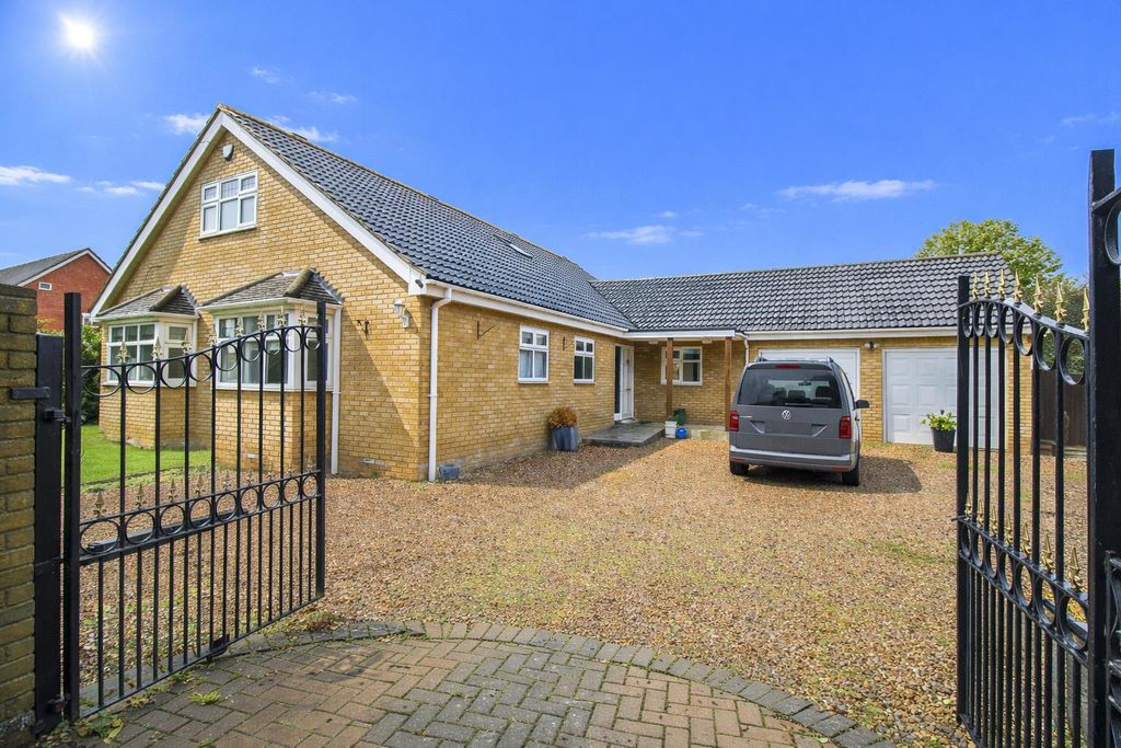 4 bed detached bungalow for saleKingsdon Lane, Harlow CM17