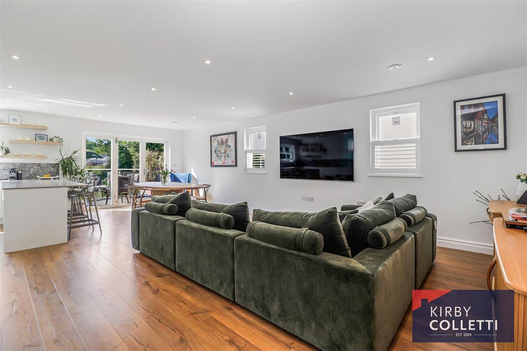 Additional image 15 of 5 bed detached house for saleWoodlands Drive, Hoddesdon EN11