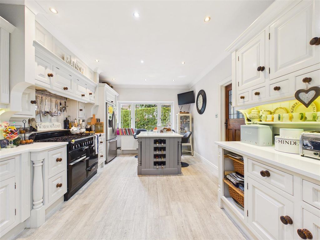 Additional image 2 of 5 bed detached house for saleMarlborough Avenue, Hessle HU13