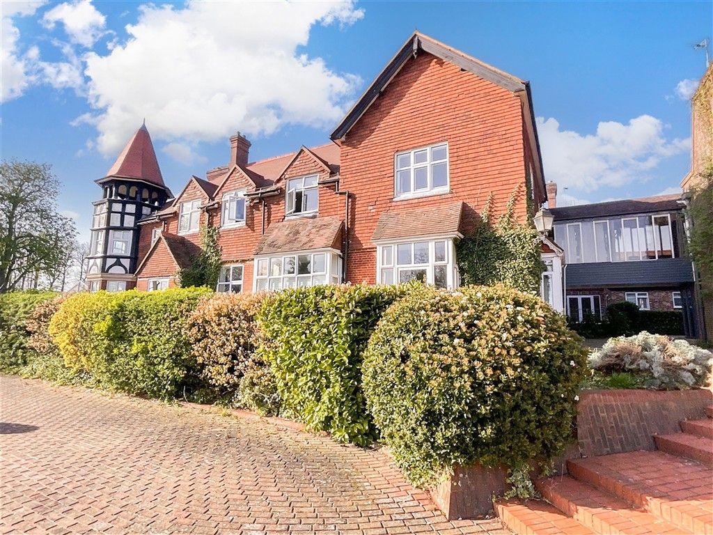 2 bed flat for saleLanghurst Wood Road, Horsham, West Sussex RH12