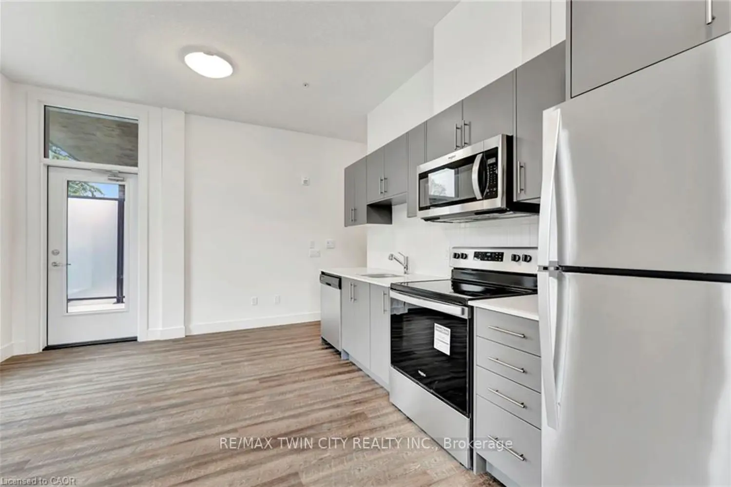 107 Roger Street 101 photo 5