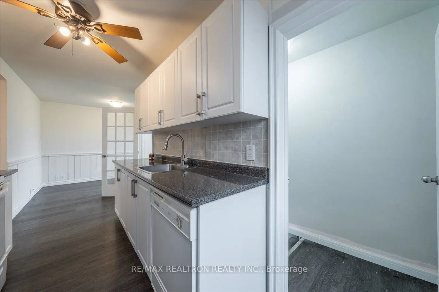 97 Park Crescent photo 5
