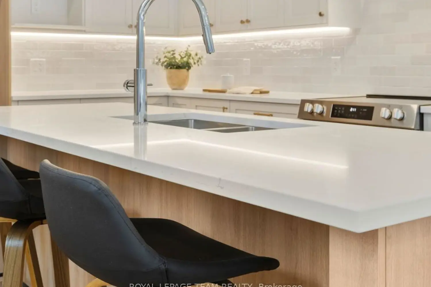 Additional image 5 of 746 Tailslide Private