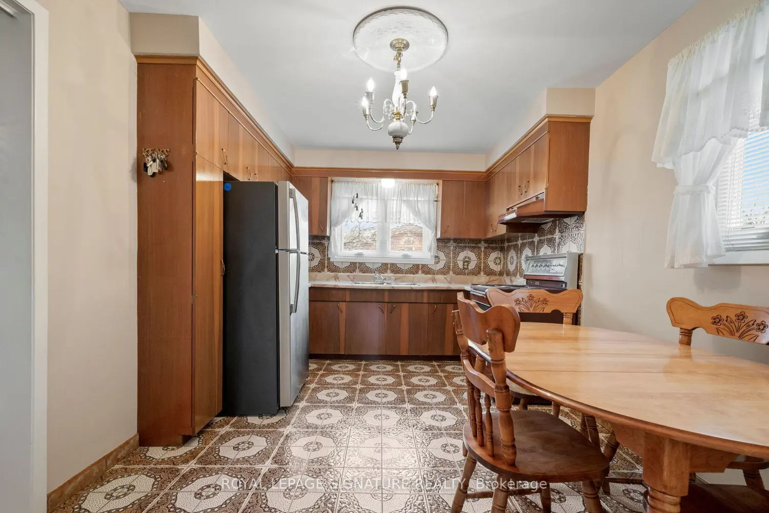 1142 Alexandra Avenue photo 4