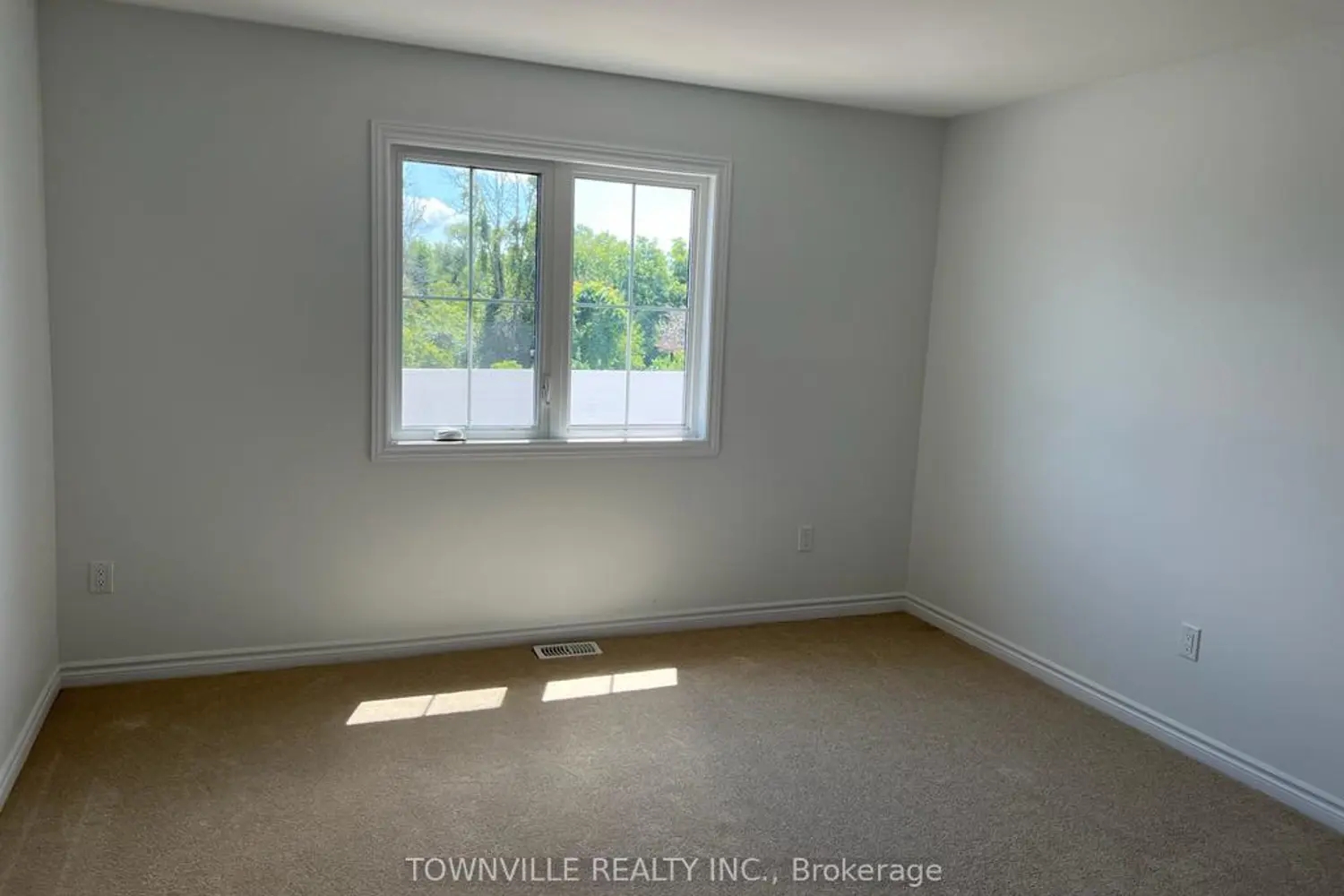 18 Lincoln Drive photo 2