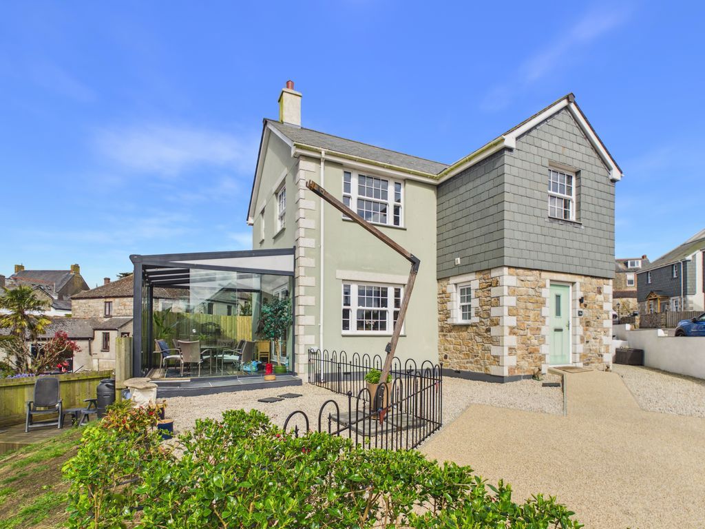 4 bed property for saleThe Floras, Immaculate Detached Family Home TR13