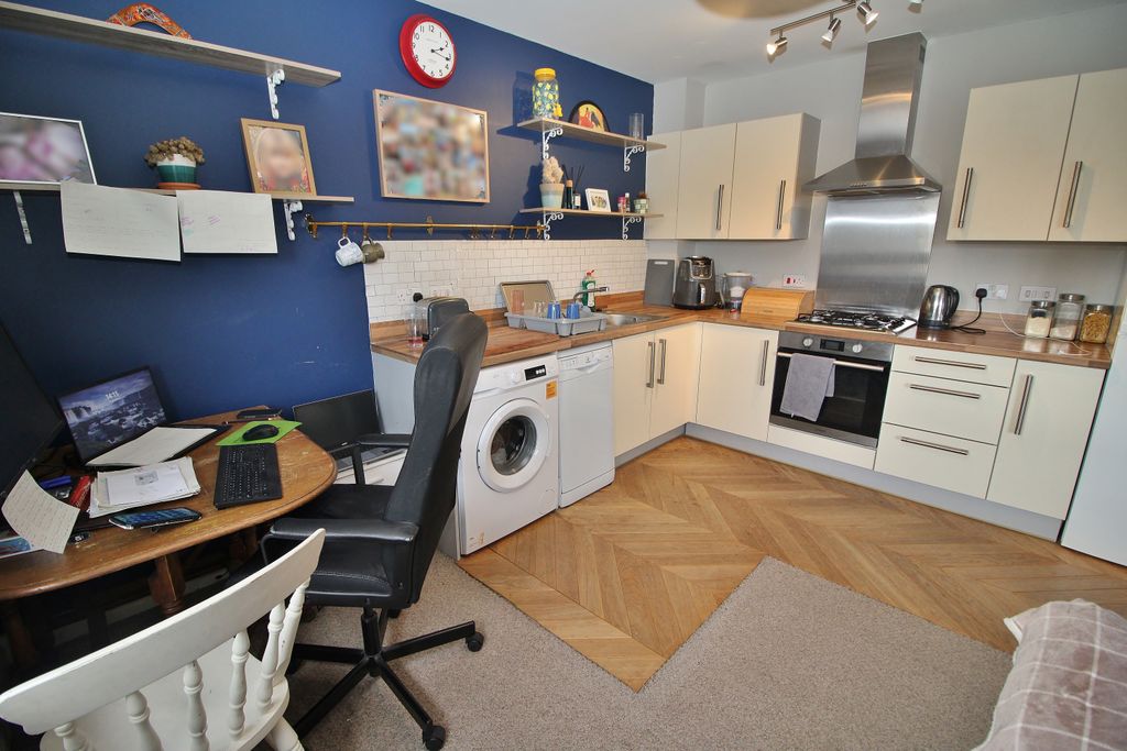 Additional image 3 of 2 bed flat for saleFreeley Road, Havant PO9